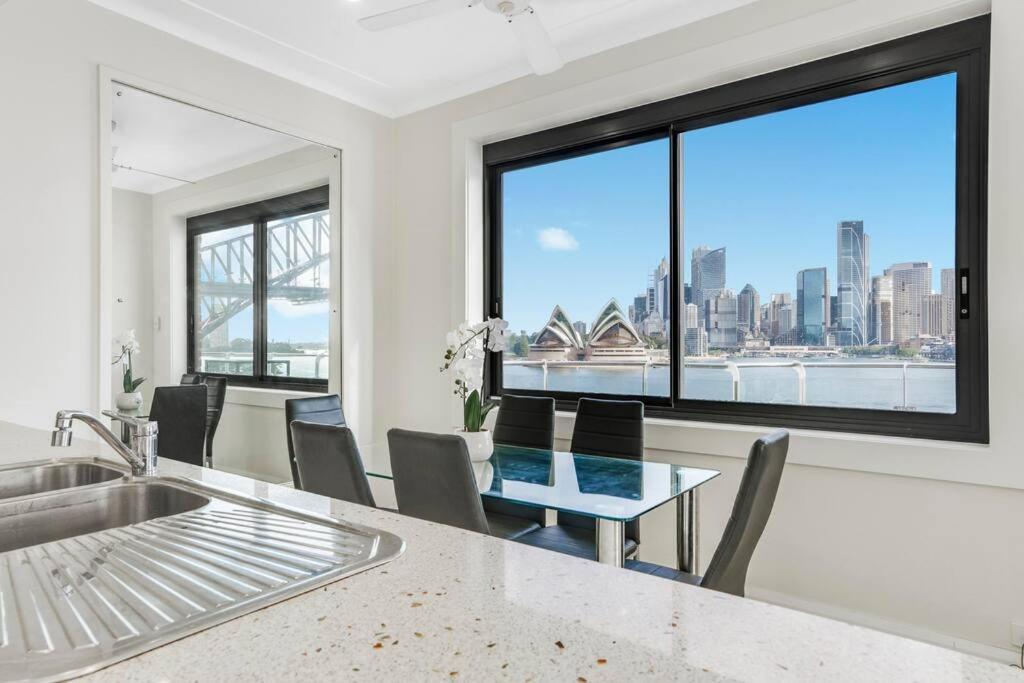 Phenomenal Harbour Bridge And Opera House Views! Sydney