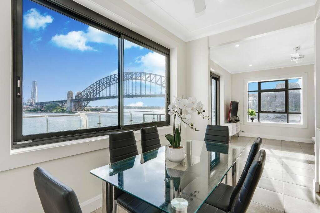 Phenomenal Harbour Bridge And Opera House Views! Apartment